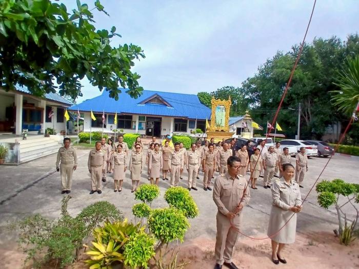 ดำเนินกิจกรรม "เทิดทูนสถาบัน"  ณ องค์การบริหารส่วนตำบลเพ็กใหญ่ 