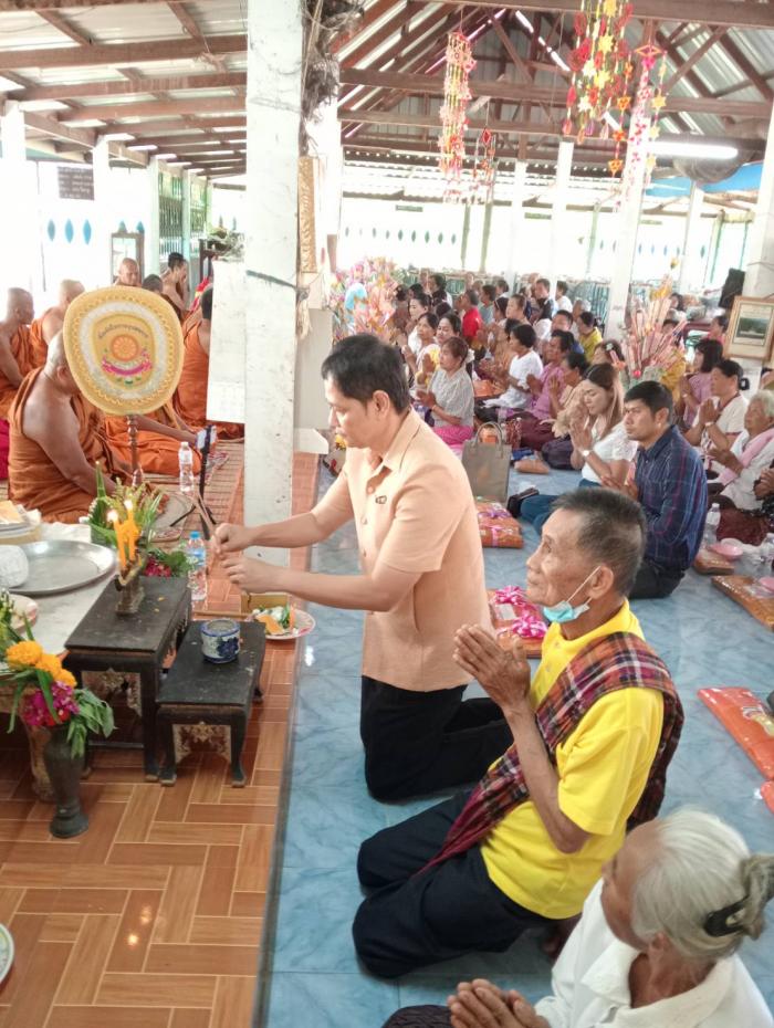 องค์การบริหารส่วนตำบลเพ็กใหญ่ ร่วมกับ คณะสงฆ์อำเภอพล จัดงานบุญทอดกฐินสามัคคี  ทอดถวาย ณ วัด โนนแท่นพระ  ตำบลเพ็กใหญ่ อำเภอพล  จังหวัดขอนแก่น โดย นายเทพรัตน์  ตันตยานนท์  นายอำเภอพล เป็นประธานในพิธี